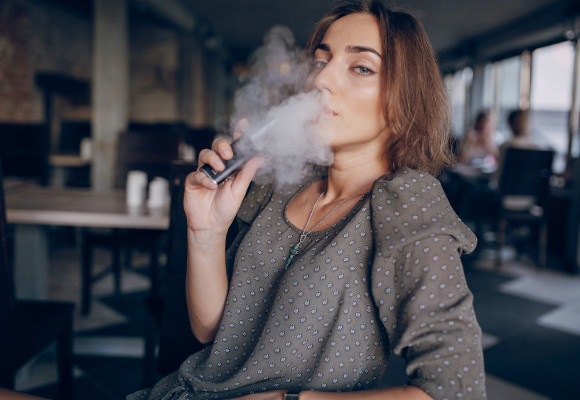 Hvad er forskellen på  E-juice, E-væske, dampvæske og rygevæske til din E-cigaret?